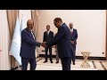 Madaxweyne Xasan Sheekh oo warqadaha aqoonsiga danjirenimo ka guddoomay Safiirka Jabuuti