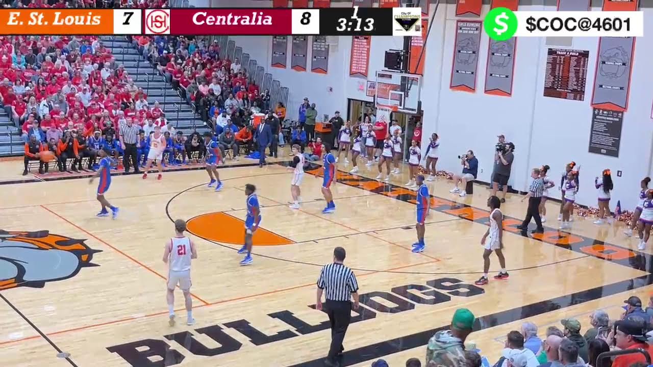 Матч между командами Ист-Сент-Луис и Сентралия в рамках регионального чемпионата.