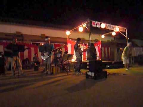 かじん  長い夜　カラオケ大会の一場面