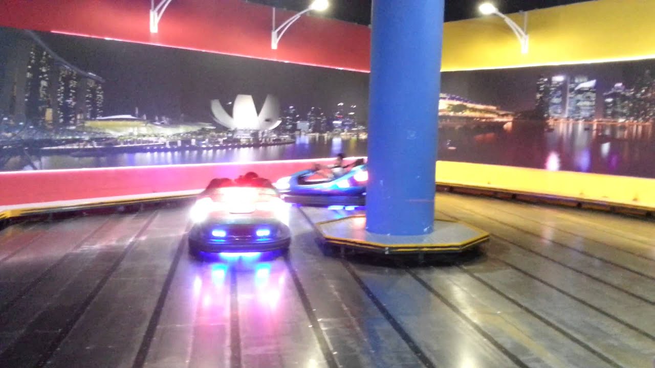 Playing bumper car at vivo city 2 at timezone!! YouTube