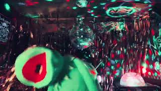 Kermit the G lip syncing Aretha Franklin-Respect👌
