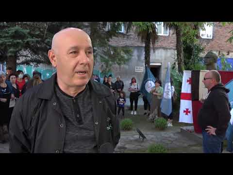 ეროვნული გმირის , მერაბ კოსტავას ძეგლთან დღესვე  სასულიერო პირებმა პანაშვიდი გადაიხადეს