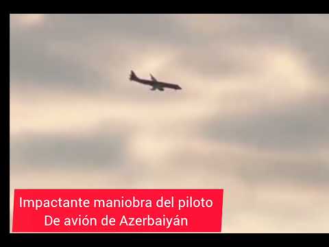 Impactante maniobra del piloto Del avión de Azerbaiyán magnífico de admirar Impactante maniobra del piloto Del avión de Azerbaiyán magnífico de admirar