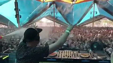 Fisher dropping his new track I'm Losing it. #Coachella #Festival