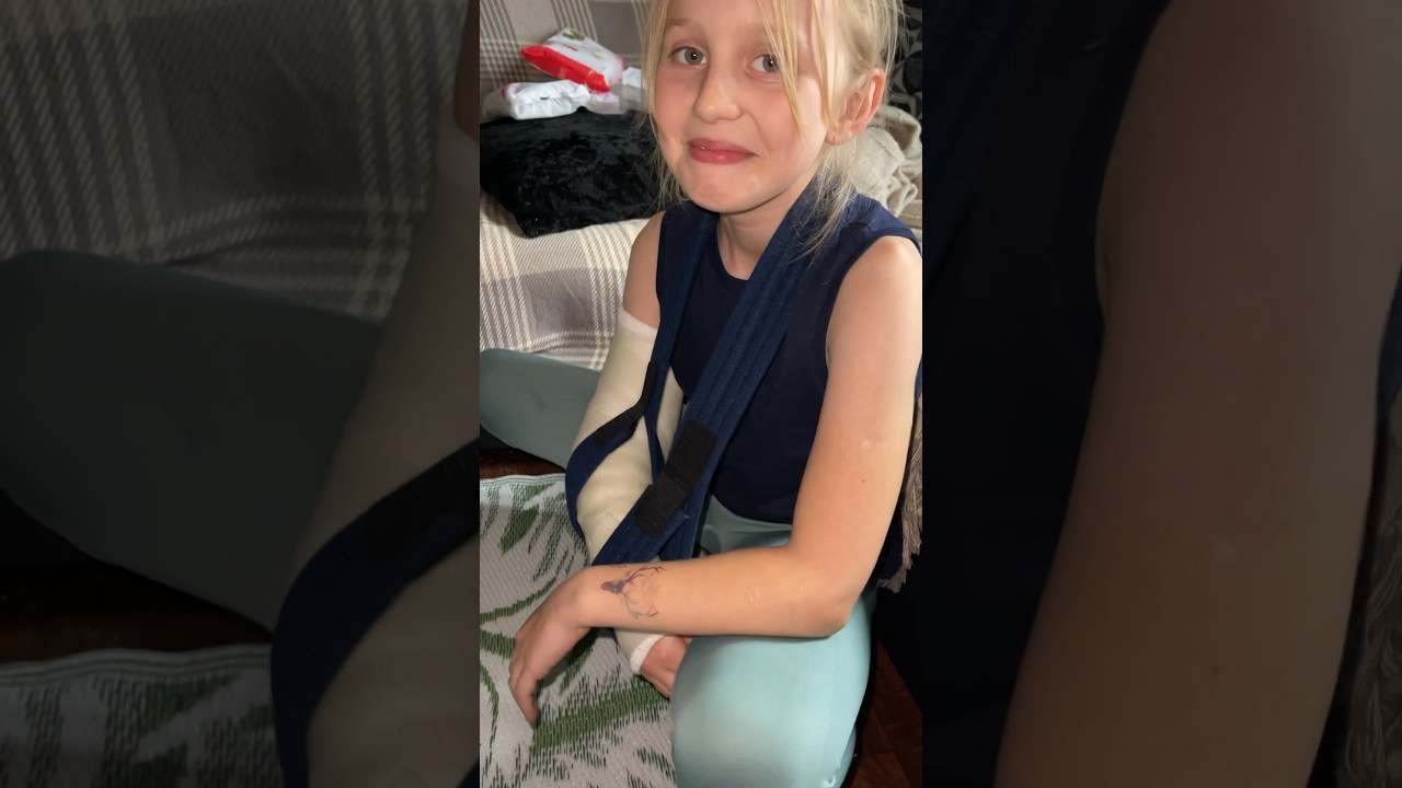 Broken arm girl 🙄 accident with sweets 