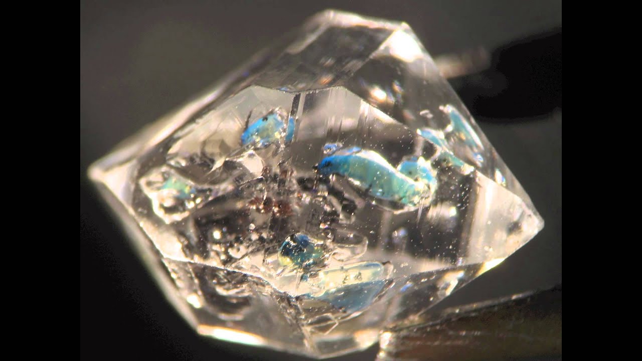 Petrol in Quartz Amazing Gem and Mineral Museum - YouTube