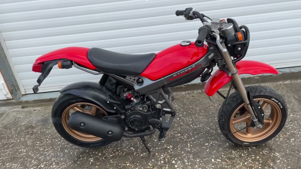 Suzuki Street Magic - YouTube