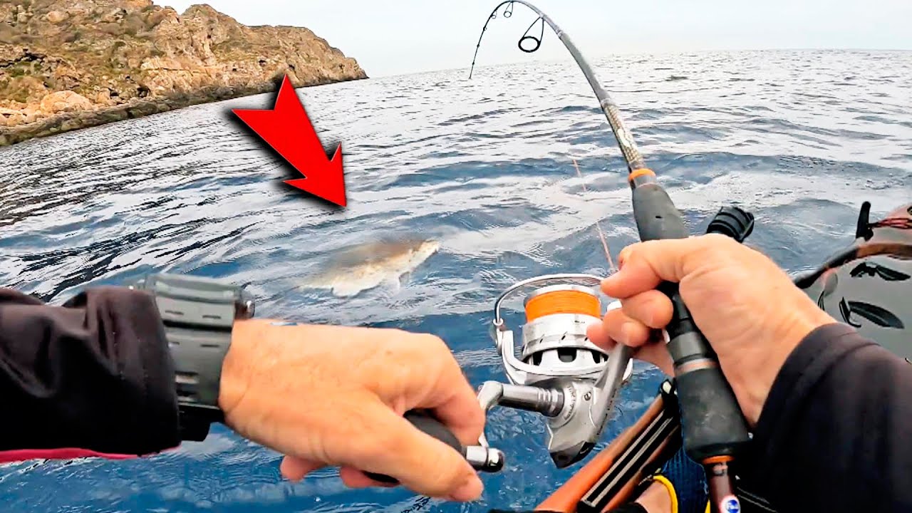 ¡UN PEZ ÚNICO! Muy fan de esta TÉCNICA de PESCA (Pesca en Kayak, me volvió a pillar la Tormenta)