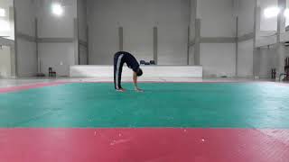 Senam Lantai (Roll depan, belakang tungkai lurus)