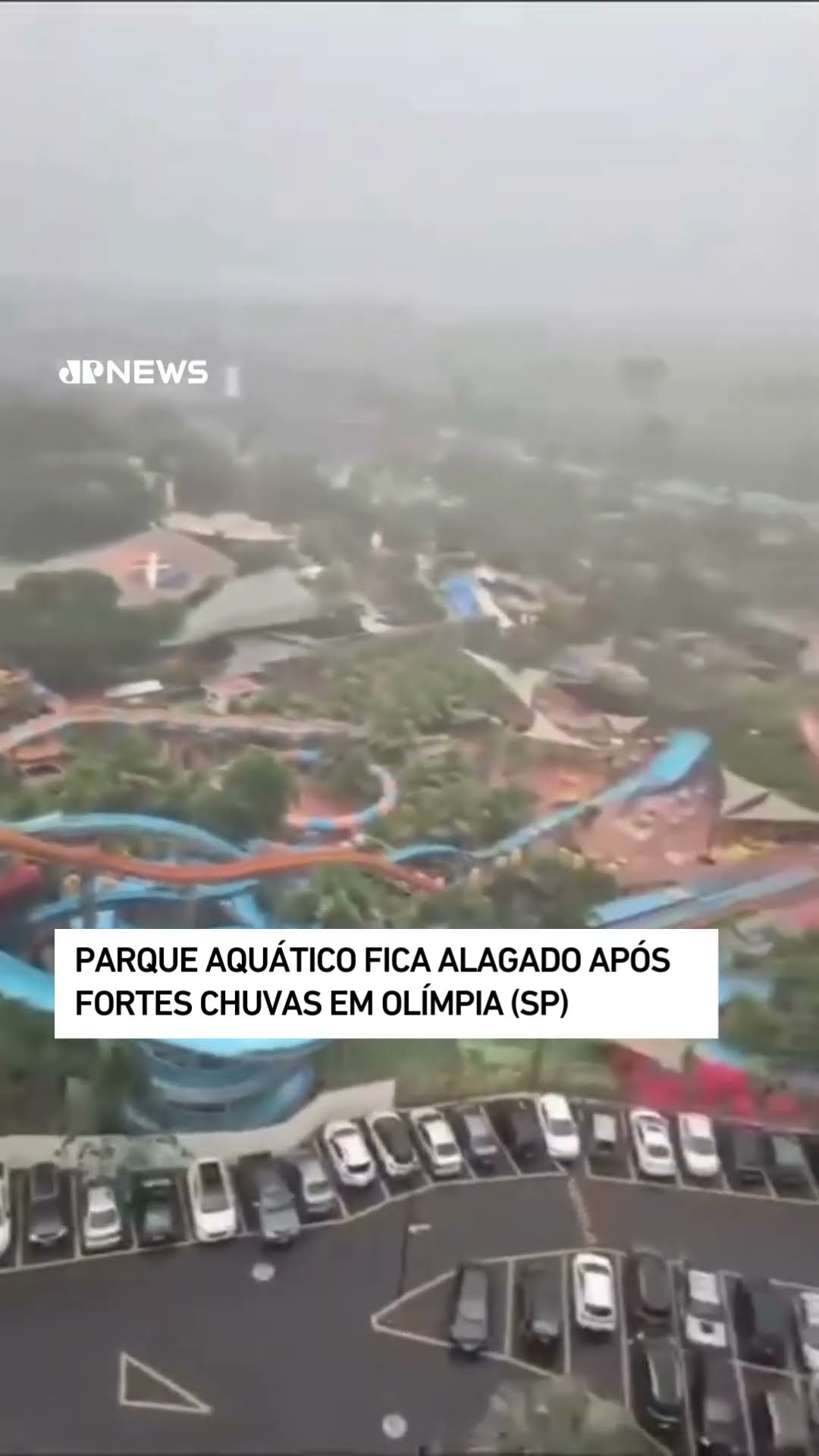 Parque aquático fica alagado após fortes chuvas em Olímpia (SP)