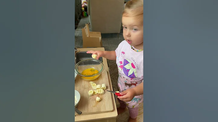 2 Year Old Makes Pancakes #shorts - DayDayNews