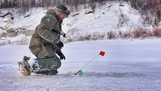 ЖЕРЛИЦА В ХЛАМ!😱 МОНСТР-УБИЙЦА ЖЕРЛИЦ ПОЙМАН! Рыбалка, первый лед 2021-2022.