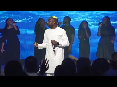 Watch what Dunsin Oyekan does on Stage😱 - YouTube