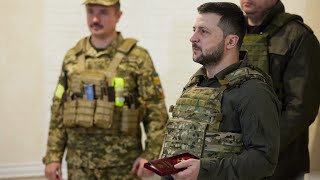 En direct : Volodymyr Zelensky dans la région de Kharkiv, les Russes progressent dans le Donbass