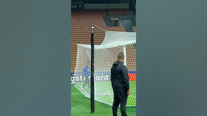 Frenkie de Jong VS Hansi Flick 🤣 #fcbarcelona #football #championsleague #shorts