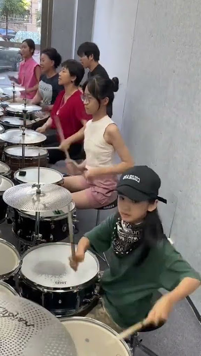 把开心带给每一位朋友#架子鼓 #北国之春#妞妞架子鼓