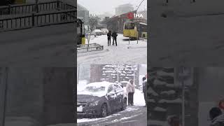 İstanbulda Kar Yağışı, Araçlar Güçlükle Ilerledi