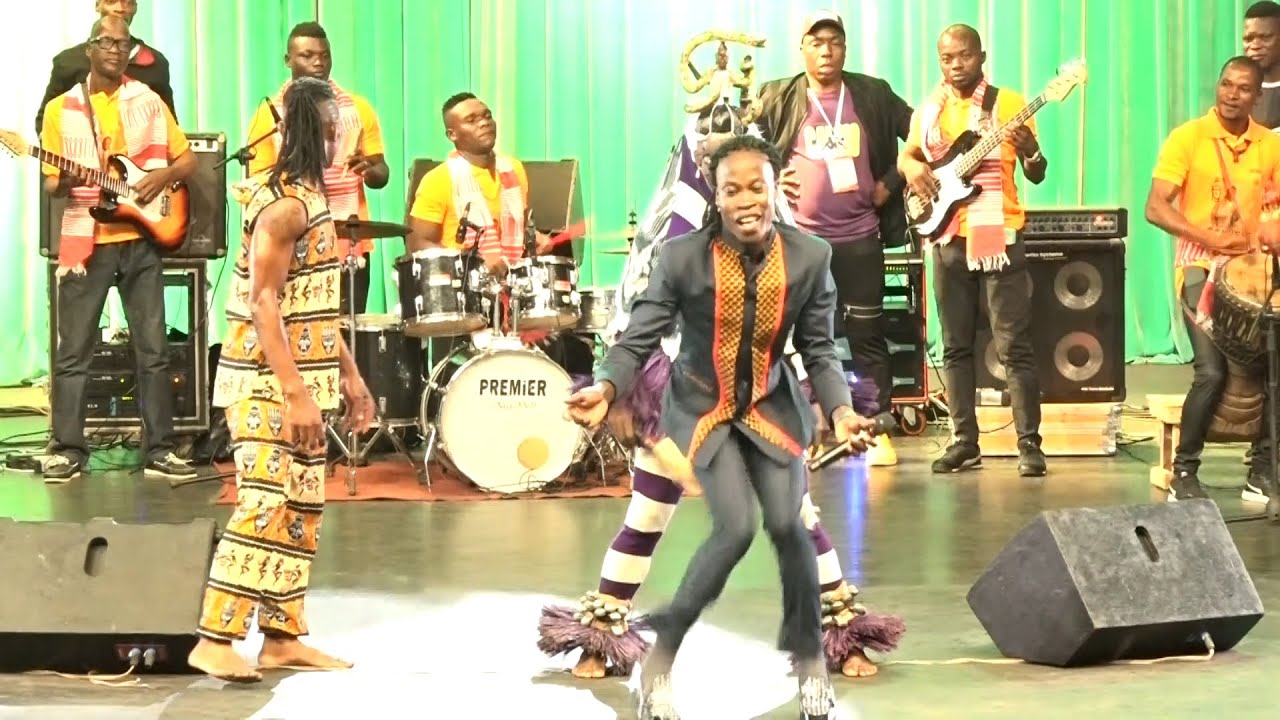 Bi Kalou Glizan au Palais de la Culture : Hommage à la culture Gouro avec le masque Zaouli