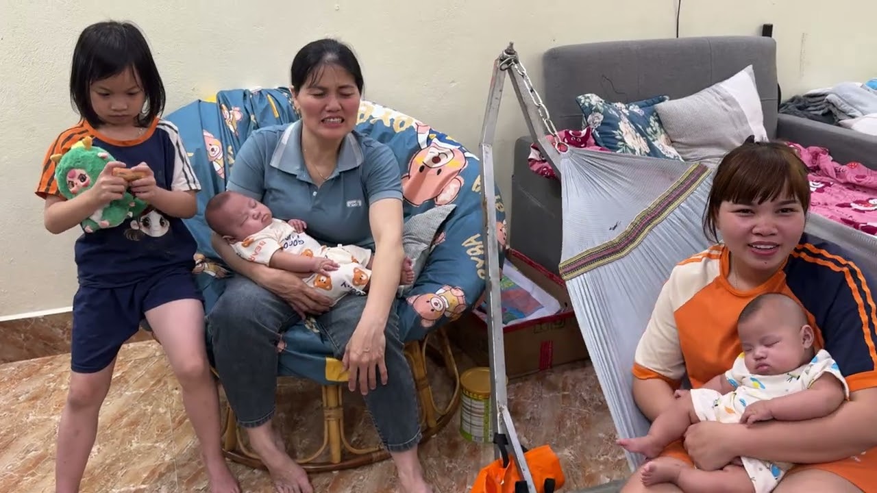 Chị thối phải trông 2 em mệt nên cho bà năm về nuôi