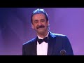 بكاء كريم عبدالعزيز لحظة تكريمه من منى زكي في مهرجان القاهرة السينمائي حالتي