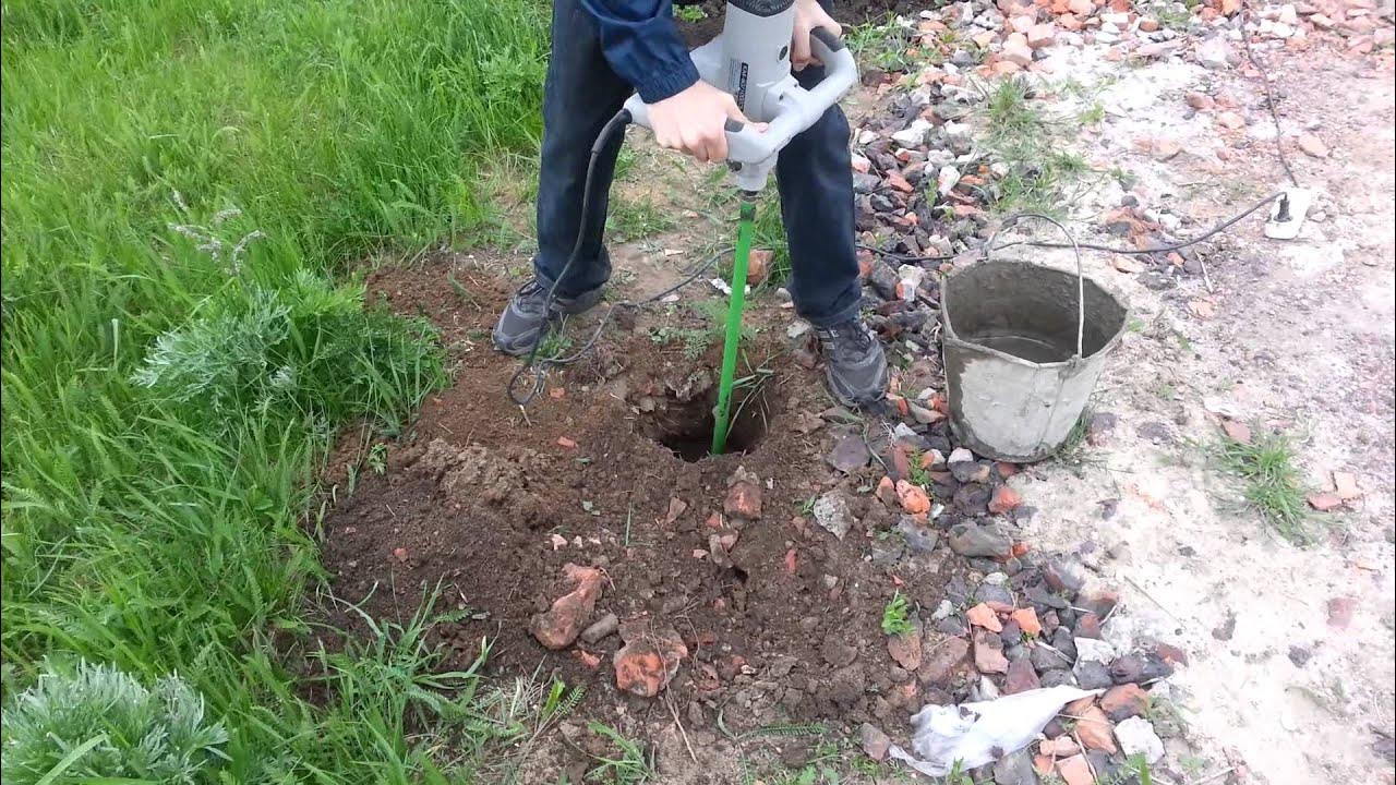 Лунки для столбов забора. Лунки под столбы. Приспособления для выкапывания ям для столбов. Диаметр лунок под столбы забора труба 60. Выкопать яму буром.