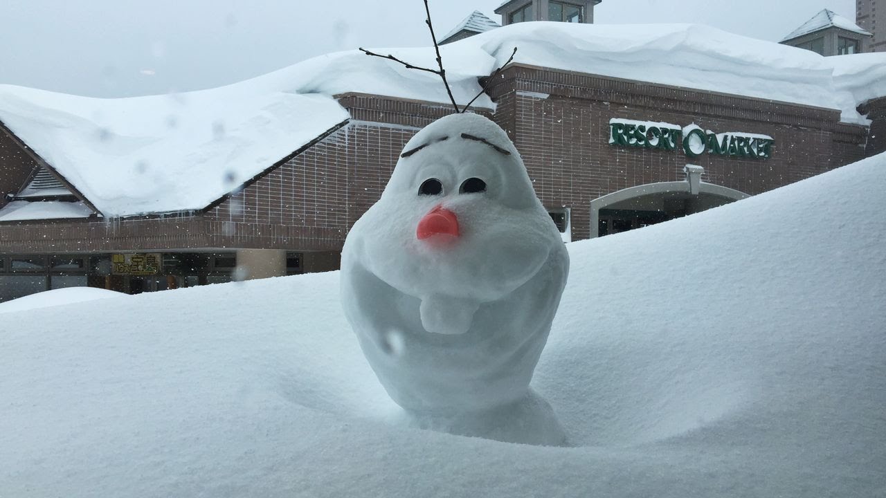 北海道の暴風雪でオラフが５時間で埋もれる Heavy Blizzard Hits Hokkaido Japan Youtube