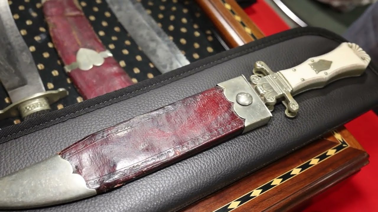 The Peter Thomas Bowie Knife Collection