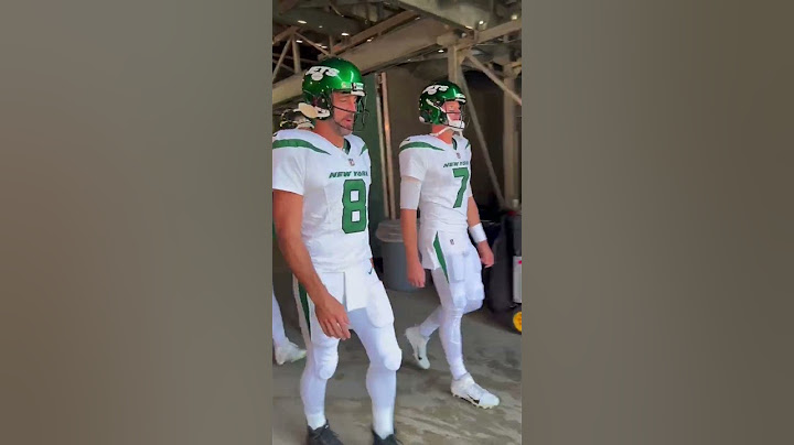 Aaron Rodgers Takes The Field For The First Time As A Jet