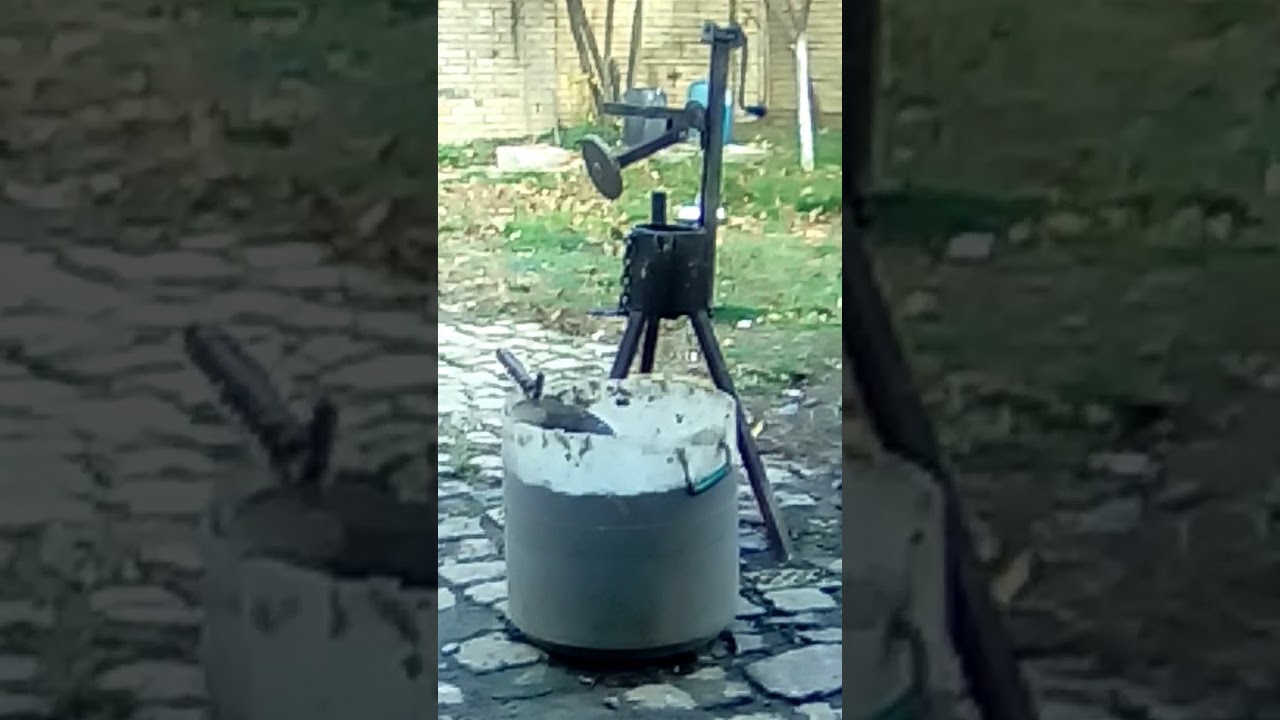 Pravljenje briketa uz pomoc rucno pravljene prese