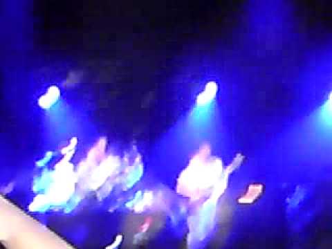 Kings of Leon - The Bucket HQ (live mexico city 22-10-09)