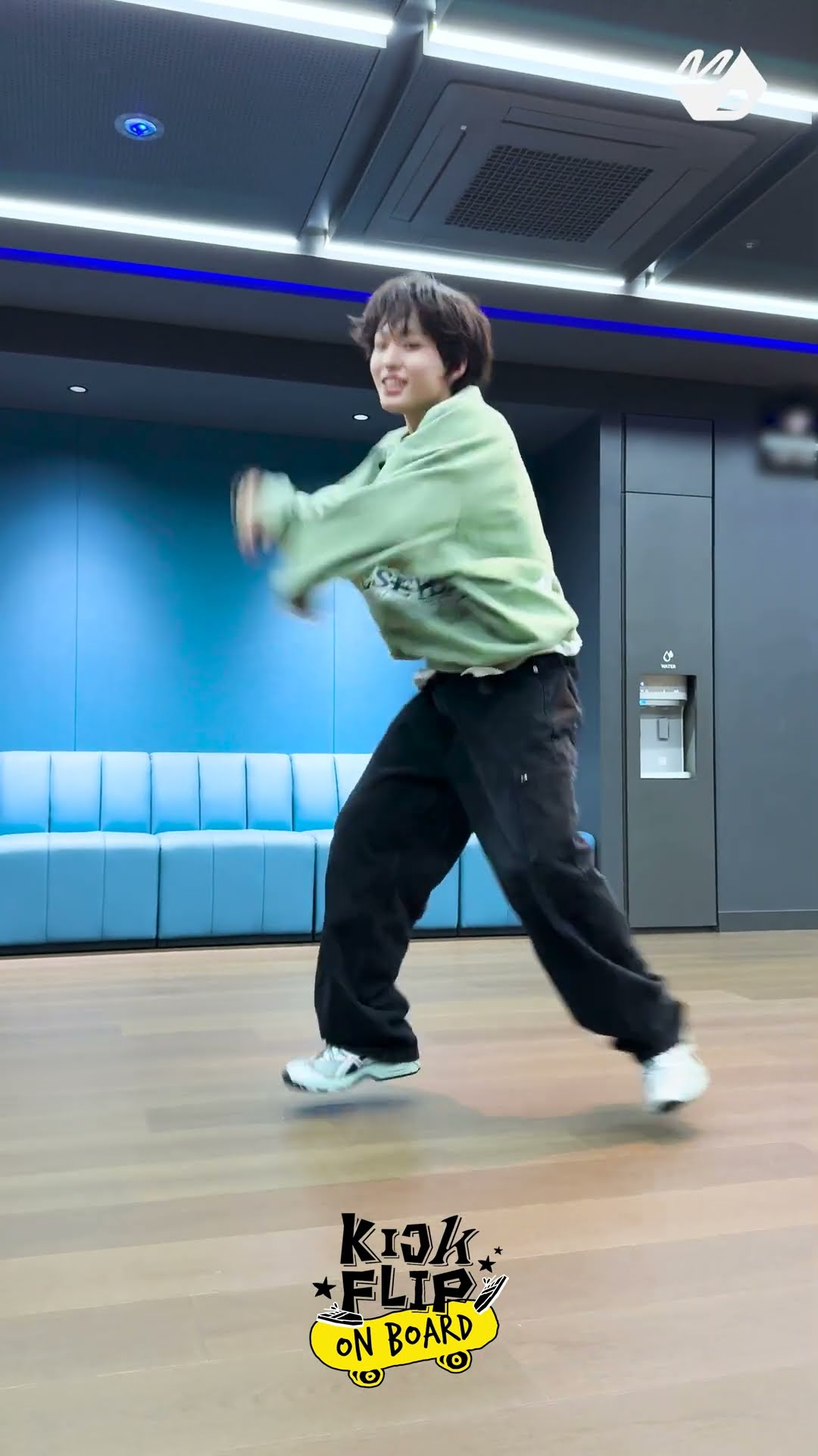 JYP 신인 남돌 케이주가 추는 직속 선배 Stray Kids의 MIROH 커버 | KickFlip On Board