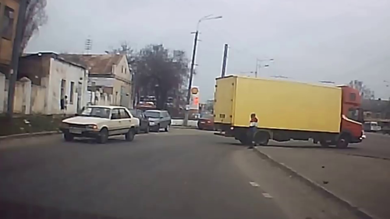 Как броситься под машину