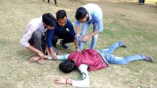 अकल आदम क दखकर कछ लग न कय मर पर वडय क दख