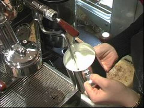 how-to-make-espresso-drinks-:-how-to-steam-milk-for-a-cafe-latte