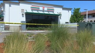 Fort Myers 7-Eleven robbed, suspect on the run