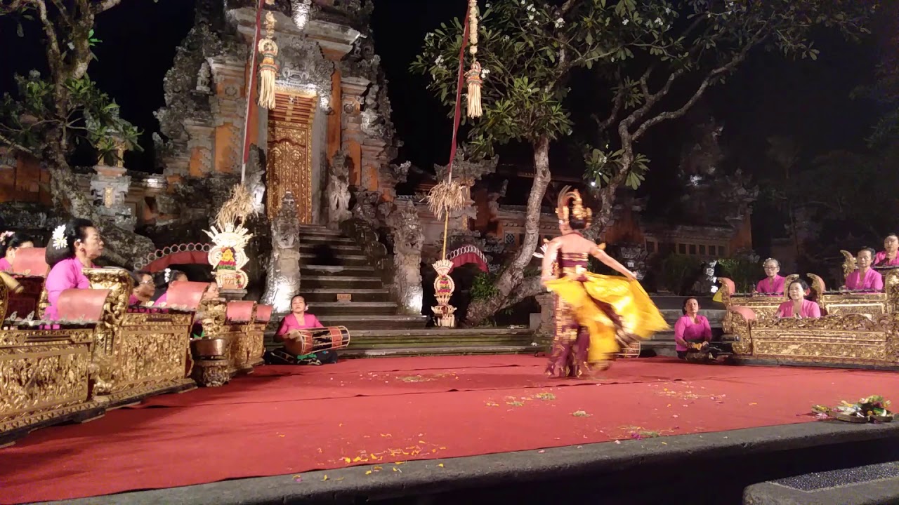  Bali  Gamelan  orchestra  part 1 solo dancer YouTube