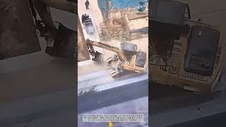 제어 불능! 무한 회전하는 굴착기 멈추기 시도 #worker #process #excavator #machinery #safety