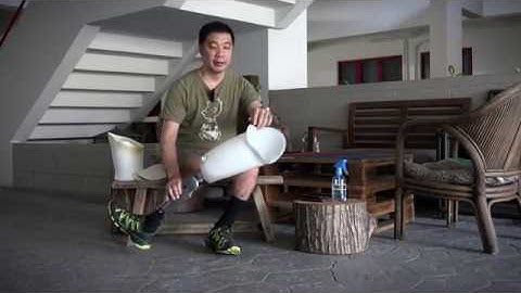 How to put on an above knee prosthesis with Vacuum Liner