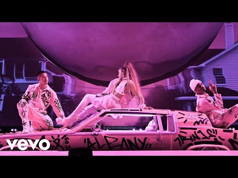 Видео: Ariana Grande - 7 Rings (Live at Sweetener World Tour)