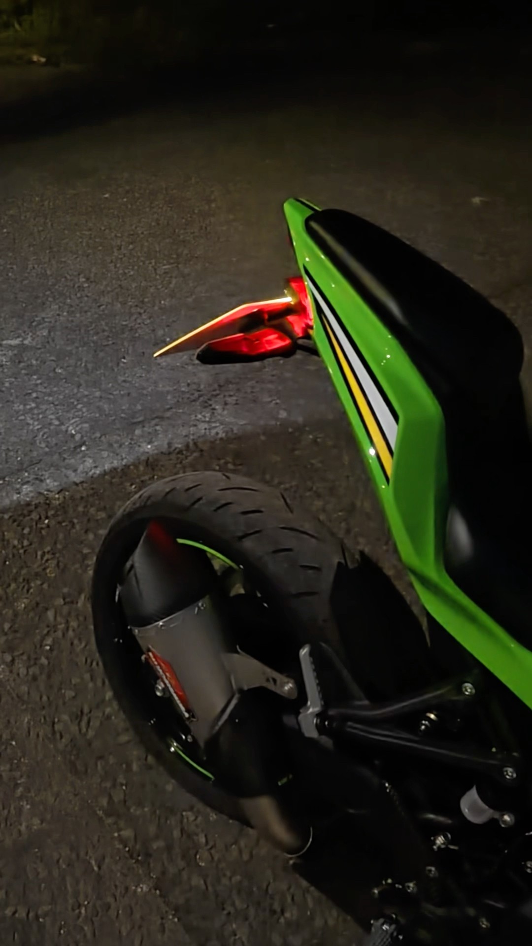 ZX4RR loud revs - YouTube