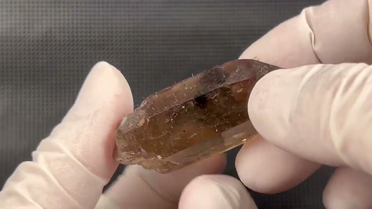 スカルドゥ産スモーキークオーツ（ホットスポット付き） 30.9g