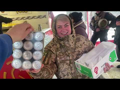Franky en Coen bakken friet en snacks in de #donbas, 30km van #bachmut #slavaukraini #ukraine  #help