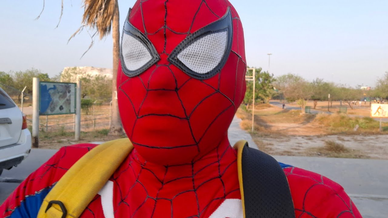 Salimos ala calle disfrazado de spiderman por san valentina 