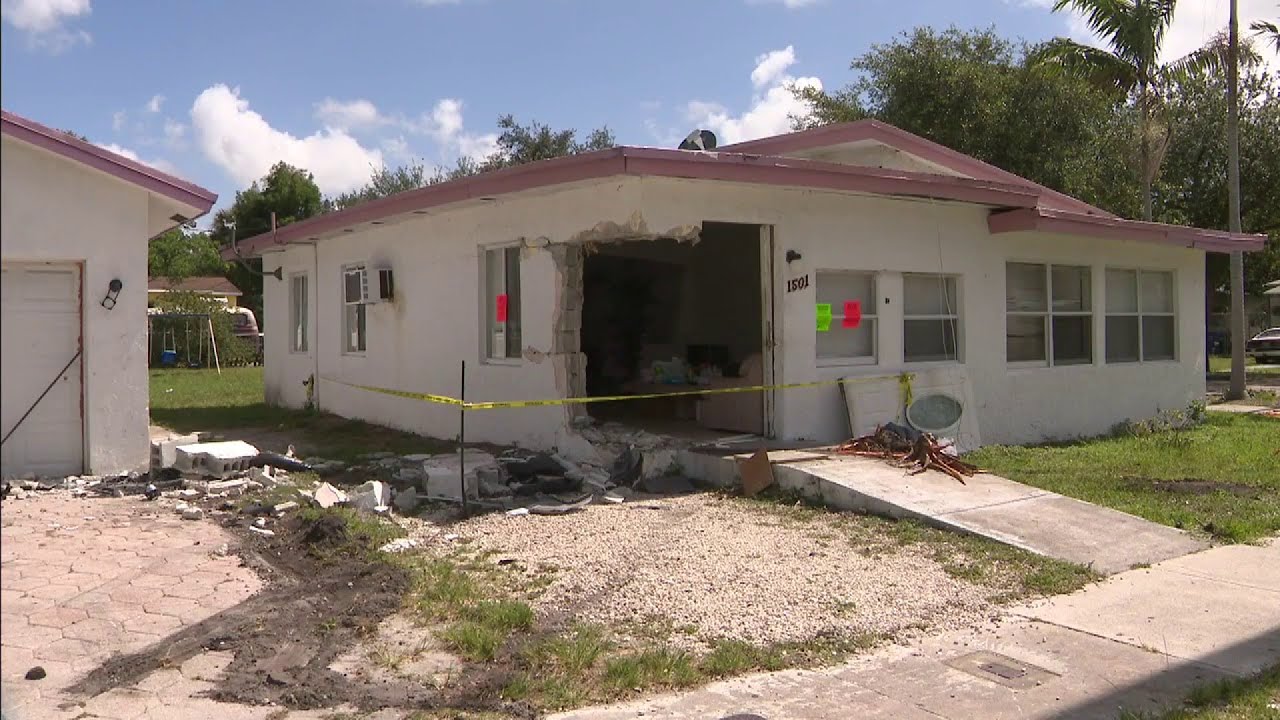 Car crashes into home in Fort Lauderdale - YouTube