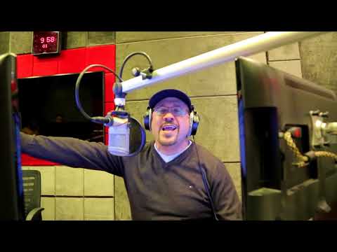 هشام عباس يغني لمحمد صلاح ويحتفل بفوزه بجائزة أفضل لاعب في إفريقيا