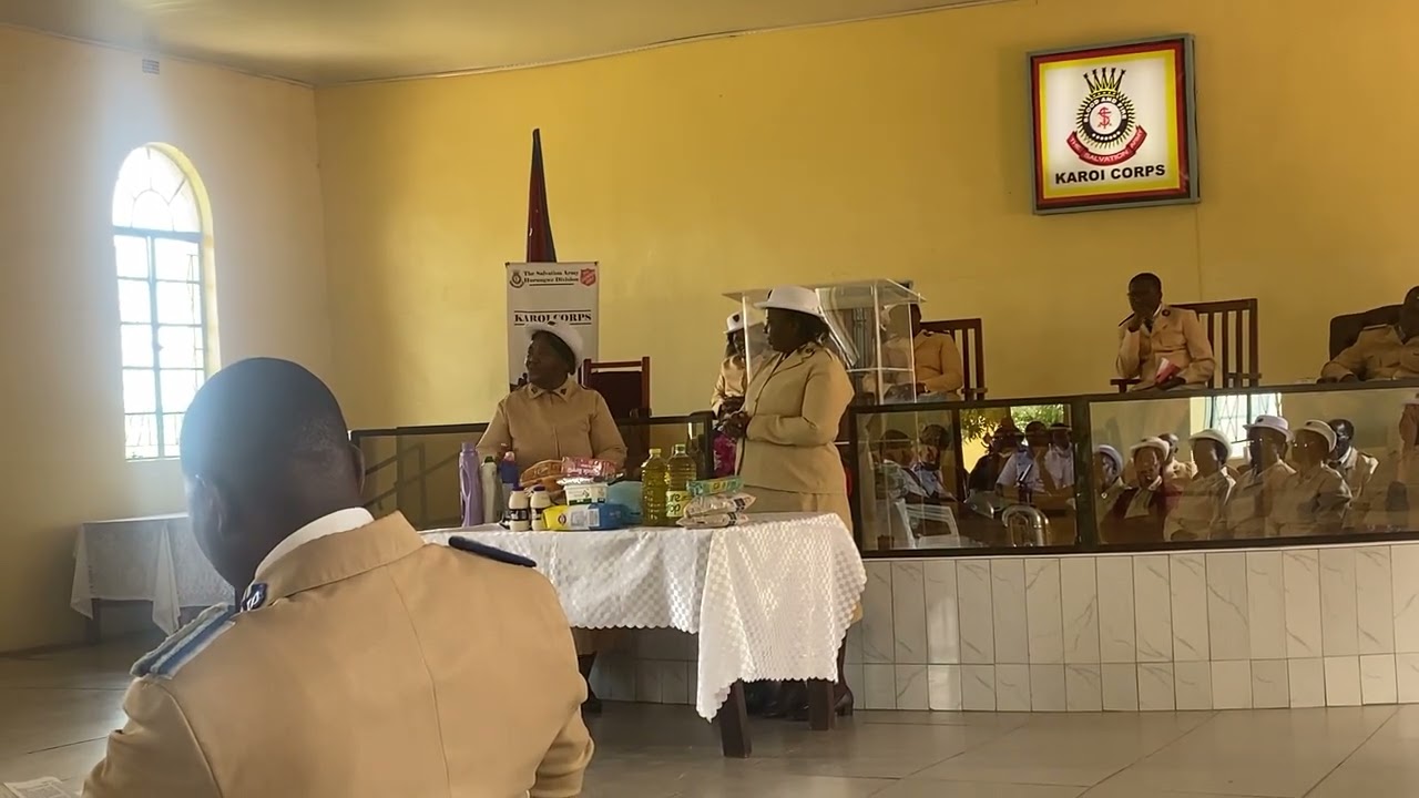 KAROI CORPS OVER SIXTIES LEADING BY EXAMPLES | GIVING THE OFFICERS A TOKEN OF LOVE 