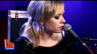 Vignette de la vidéo "Fredrika Stahl - Sweep Me Away - Le Live"