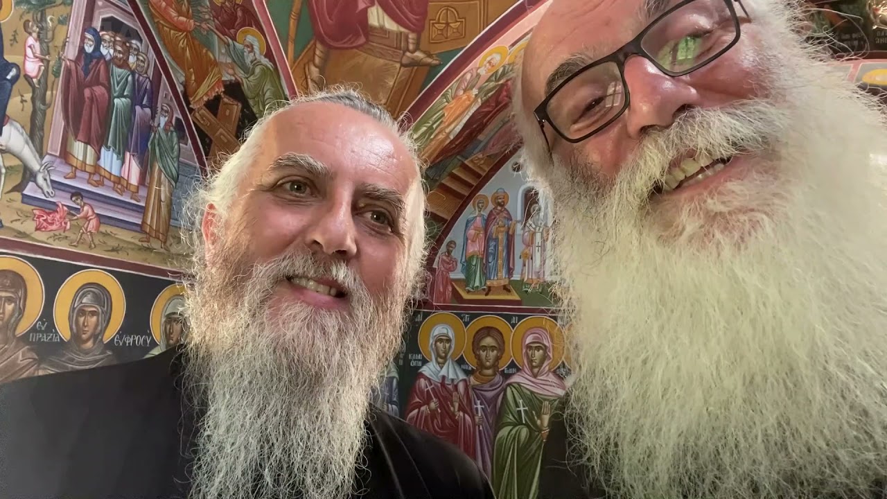 Ο παπά Δημήτρης με ξεναγεί...