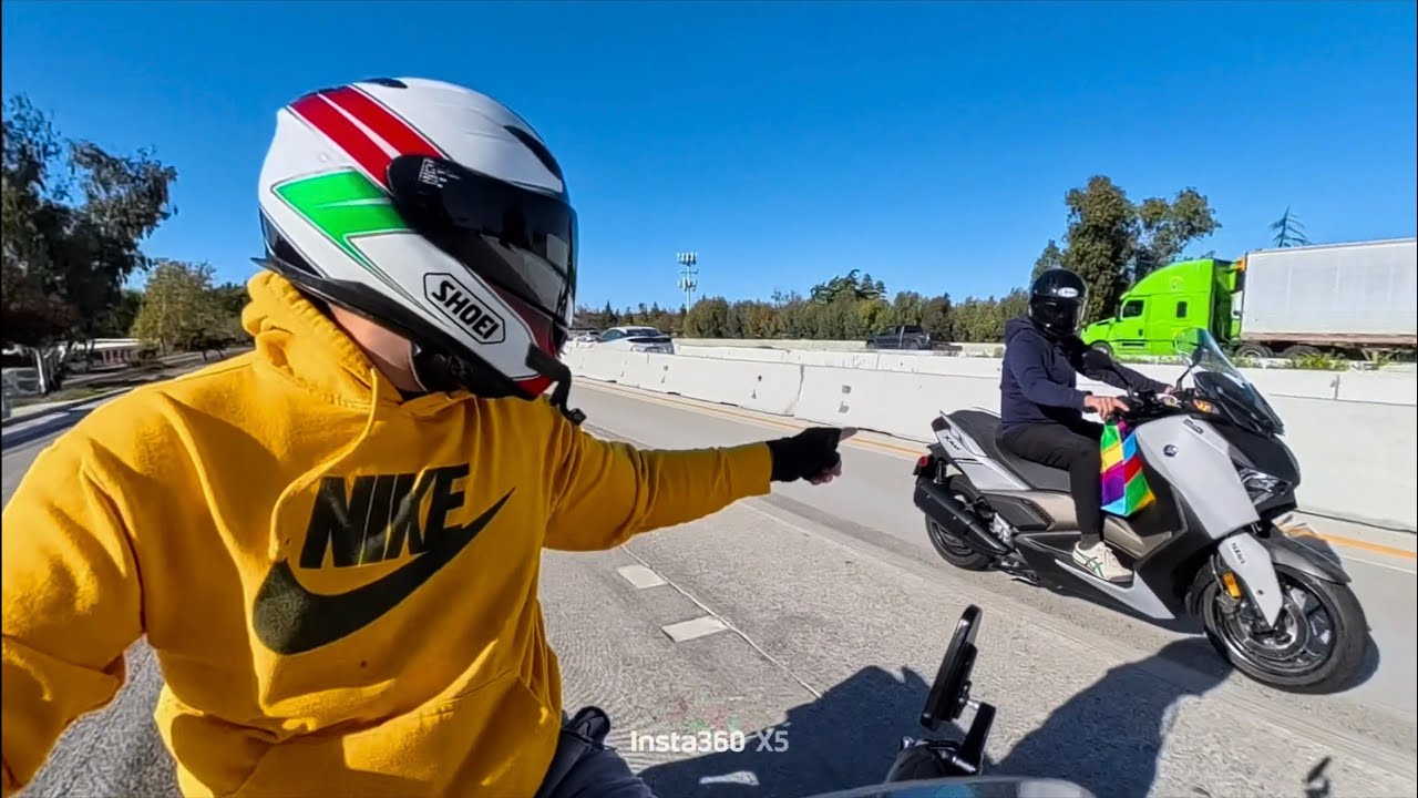 Maxiscooter Fun ride with GeraldRN. #yamahaxmax #suzukiburgman #yamaha #suzuki #scooter #fun #warm 