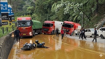 Drama Terburuk Tumpahan Minyak‼️Motor Dan Truk Berjatuhan, Pengendara Dalam Bahaya di Sitinjau Lauik